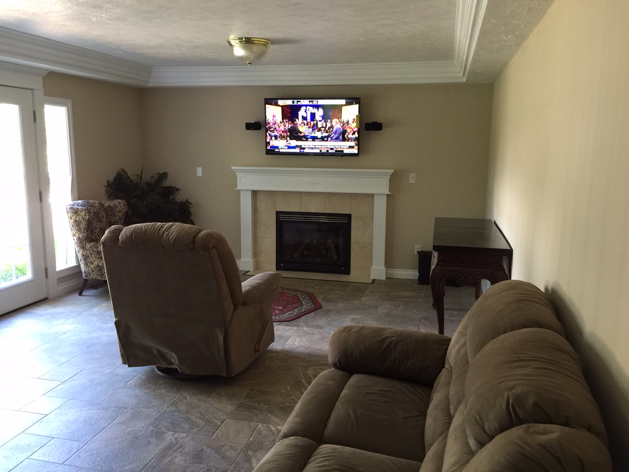 living-room-flat-screen-TV